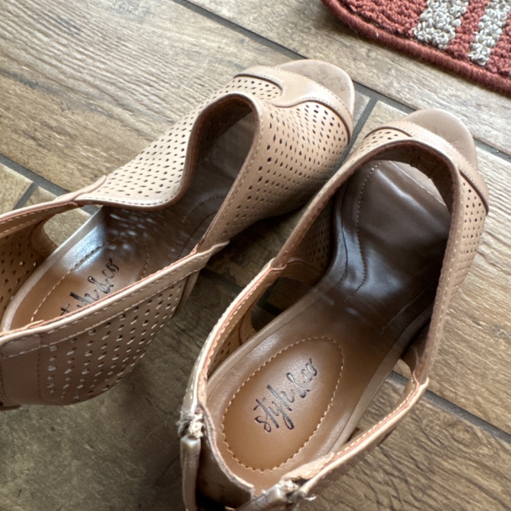 Zip Heels - Picture 2 of 2